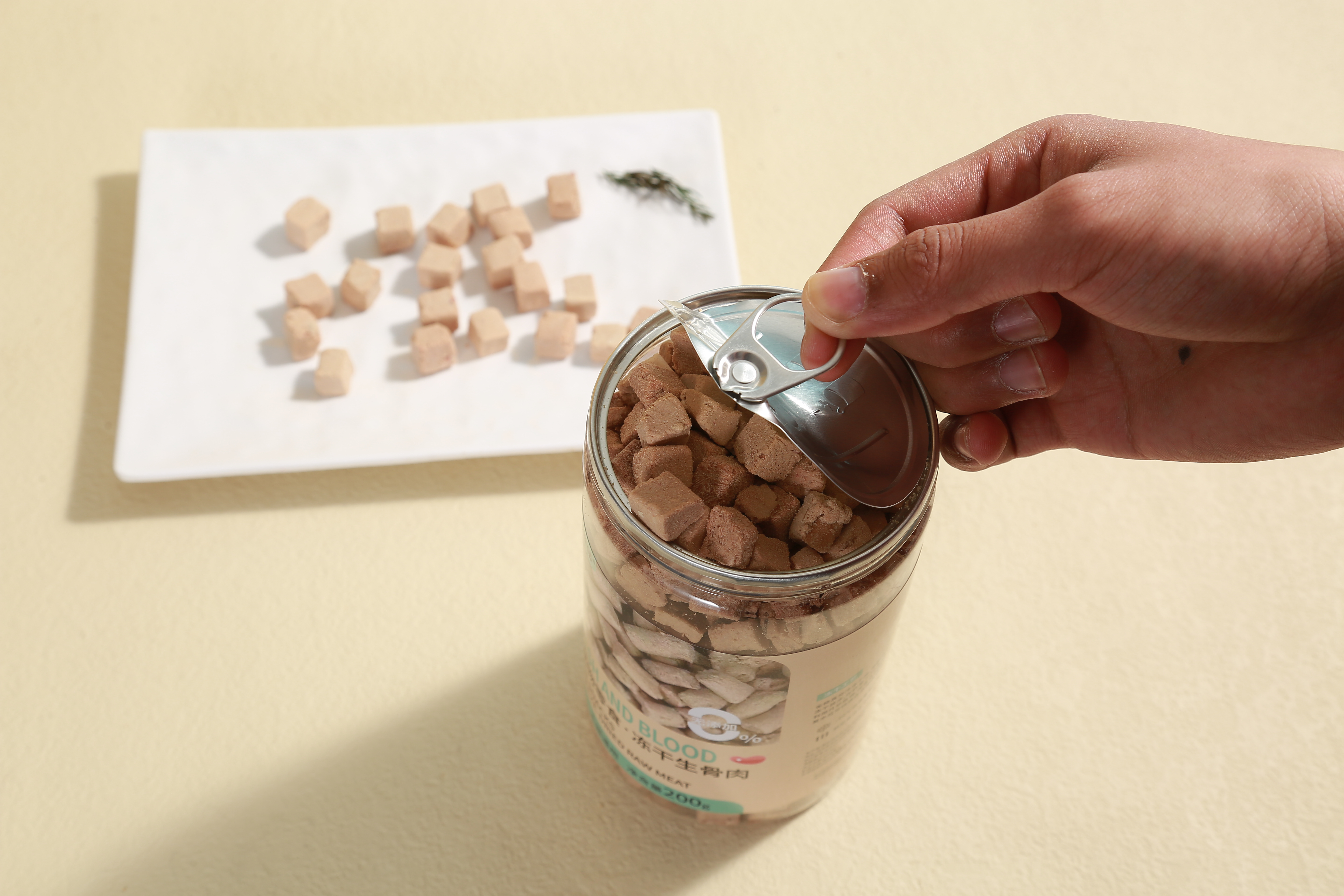 Custom freeze-dried pet food can